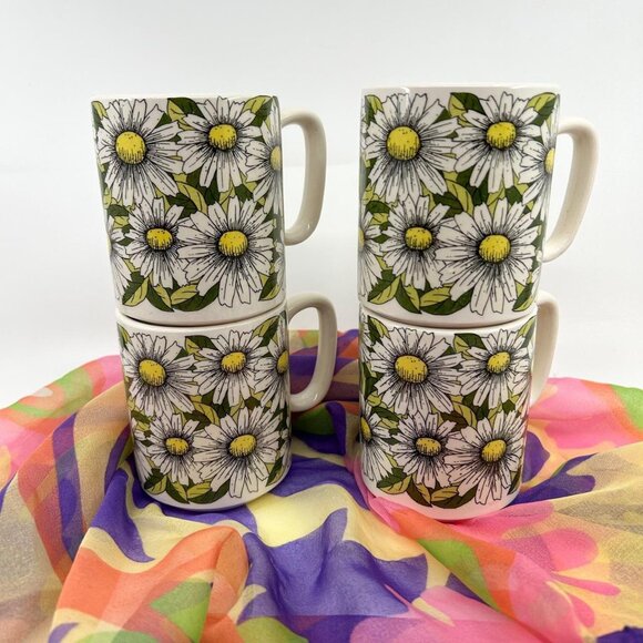 Set of 4 vintage 70s floral daisy mugs with green and white design - Picture 1 of 7